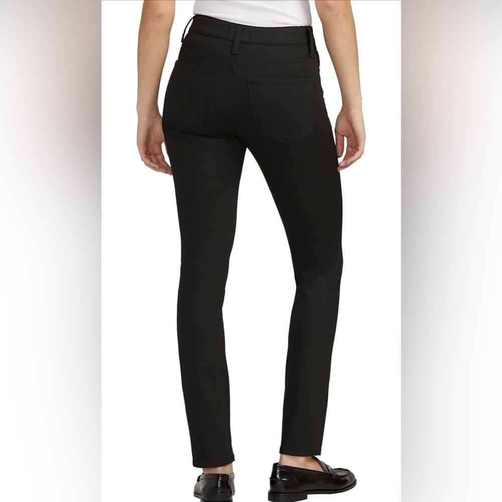 Silver Jean Company Women's Black Size 6 28x31 LIKE NEW condition.